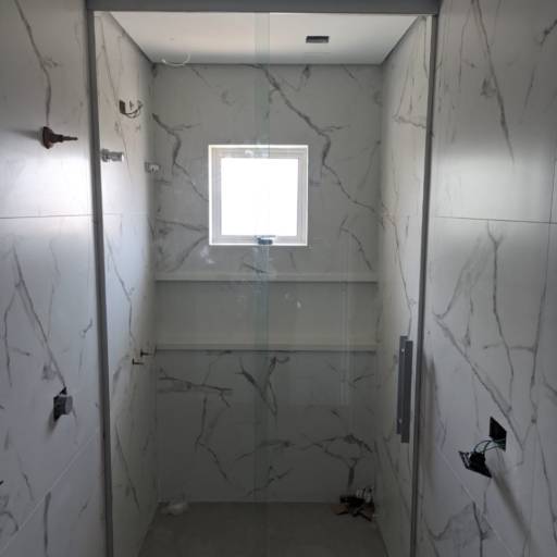 Box para Banheiro Até o Teto Kit Branco - Elegância e Praticidade - Curitiba, PR