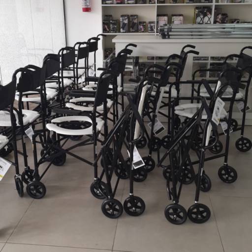 Cadeira de Banho Dobrável que Suporta até 100kg em Bauru por Vital Mobility