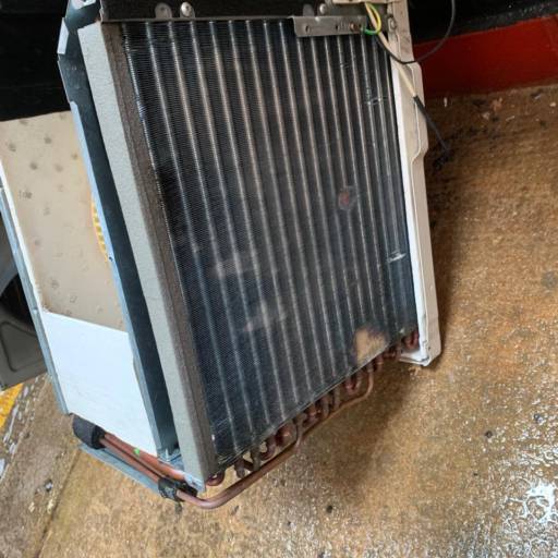 Limpeza Geral e Higienização em Equipamento de Ar-Condicionado do Tipo Janela (ACJ) em Belo Horizonte/MG por ACM Ar Condicionado e Refrigeração