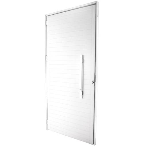 Portas de Giro com Puxador em Alumínio – Design e Resistência no Ninho Verde II Eco Residence por Portales Portas e Janelas