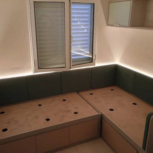 Cama em Formato Lem em MDF instalada no Ap. Inova Blue (Umuaruma / Osasco) por Marcenaria Divino Cama em Formato Lem em MDF instalada no Ap. Inova Blue (Umuaruma / Osasco) por Marcenaria Divino