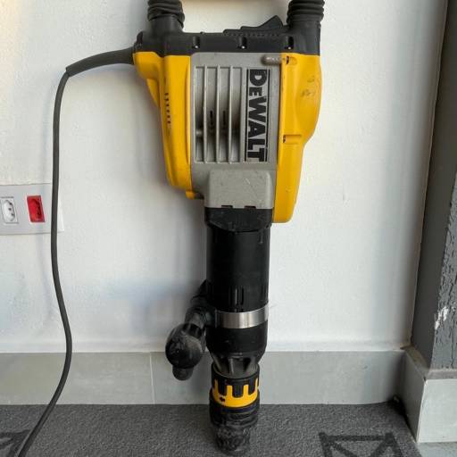 Martelete: Eficiência no Rompimento de Estruturas em Carapicuíba por FG Locações de Equipamentos