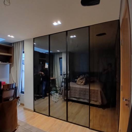 Porta em Vidro Fumê Max - Lançamento da Guardian - Instalação realizada no Bairro Seminário em Curitiba por Artek Vidros