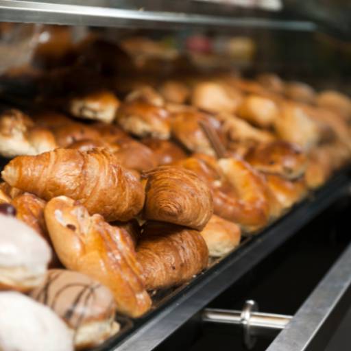 Padaria Fresquinha e Variedade Diária em São Manuel - Zebuzão Supermercados