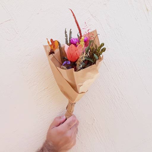 MINI BUQUÊ DE FLORES SECAS PARA PRESENTES  em Americana, SP por Cheinho de Amor - Bolo Amor em Pote
