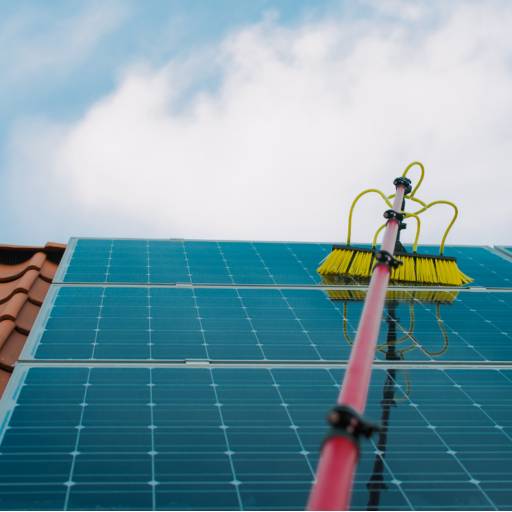 Lavagem de Placas Solares – Maximização da Eficiência em Ribeirão Preto