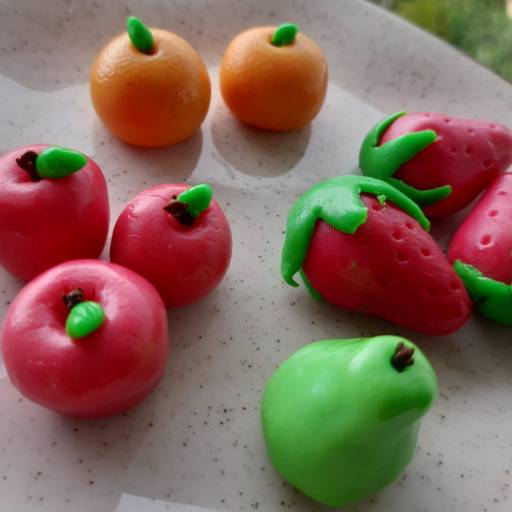 A melhor parte é que, além de perfeitamente lindos, são 100% comestíveis  com massa de leite ninho e modelagem individual  por Colinas Ateliê