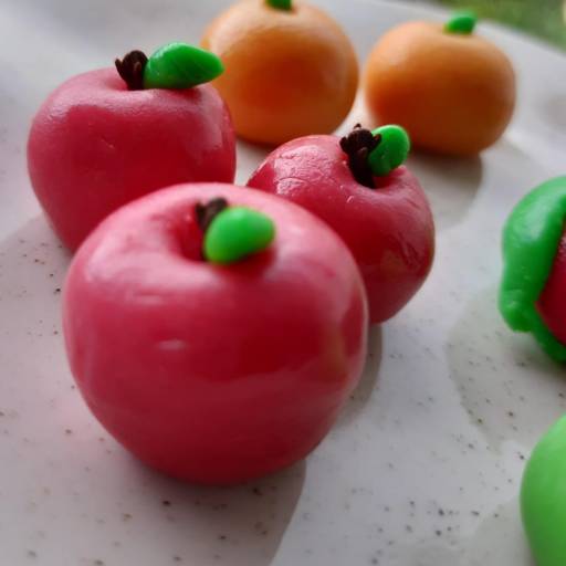 A melhor parte é que, além de perfeitamente lindos, são 100% comestíveis  com massa de leite ninho e modelagem individual  por Colinas Ateliê