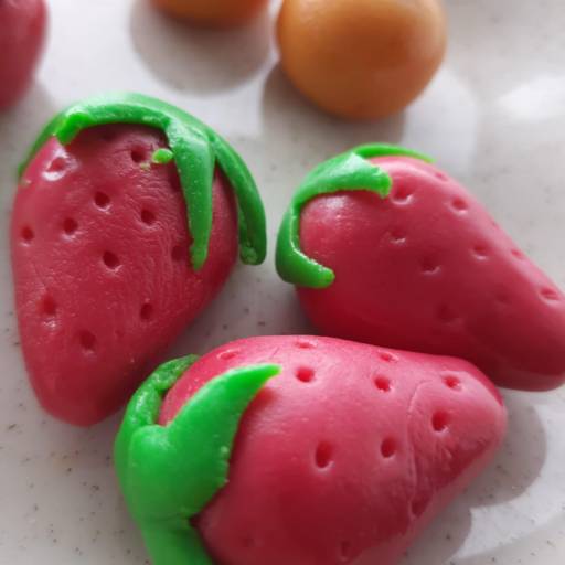 A melhor parte é que, além de perfeitamente lindos, são 100% comestíveis  com massa de leite ninho e modelagem individual  por Colinas Ateliê