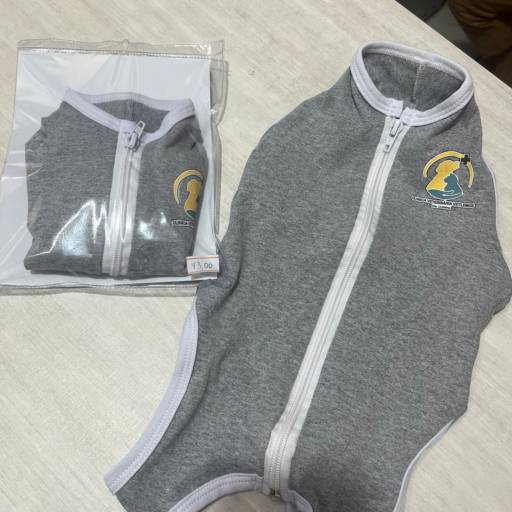 Roupa pós-operatória para gatos