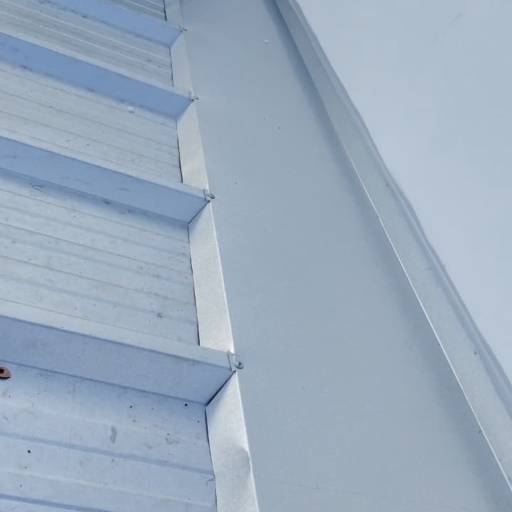 Rufos trabalhados com acabamento perfeito em Assis, SP por Souza Calhas Rufos trabalhados com acabamento perfeito em Assis, SP por Souza Calhas