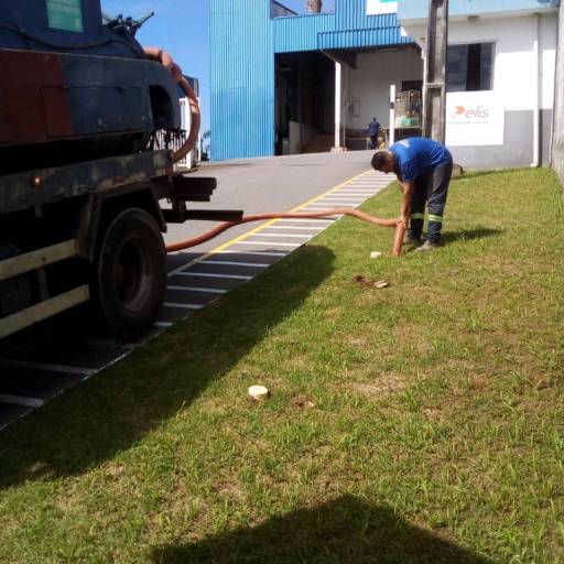 Limpeza de Fossa industrial realizada no Bairro Itinga em Araquari/SC por Desentupidora Só Cano