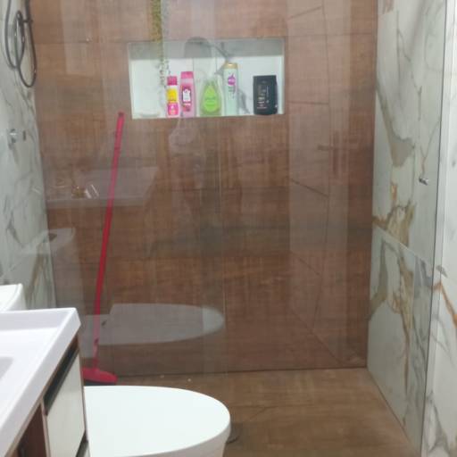 Box para Banheiro - Porta com Kit Prata Brilhante por Artek Vidros Box para Banheiro - Porta com Kit Prata Brilhante por Artek Vidros