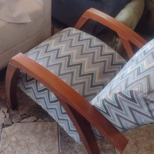 Tapeçaria com Troca de Espuma e Restauração de Tecido por Estofados e Mudanças Modelar Tapeçaria com Troca de Espuma e Restauração de Tecido por Estofados e Mudanças Modelar