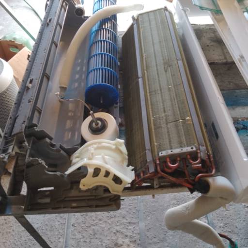 Split Após Higienização, Aguardando Montagem por Refrigeração Climarte