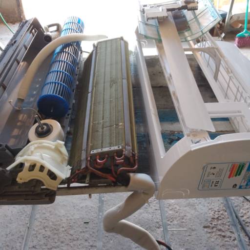 Split Após Higienização, Aguardando Montagem por Refrigeração Climarte