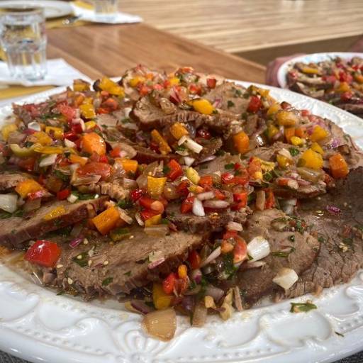 Lagarto à vinagrete • Quilo por Villa D'Ouro Rotisseria - Marmitas, Assados, Massas e Salgados.