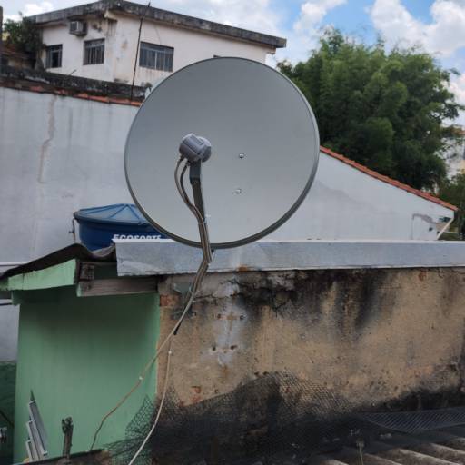Antena parabólica Banda Ku StarOne C2 70w instalada para dois pontos com receptores Century MidiaBox B7 no Bairro Vila Helena em Santo André em 07/12/2024
