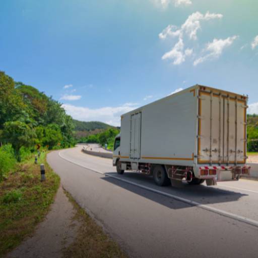  Serviço de Fretes e Transporte Especializado - Agilidade e Segurança em Joinville/SC