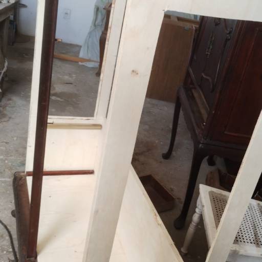 Restauração de Cristaleira por Ser Móveis Restauração