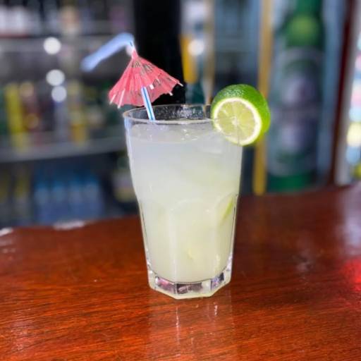 Caipirinha de Limão (Pinga) por Recantu´s Food 