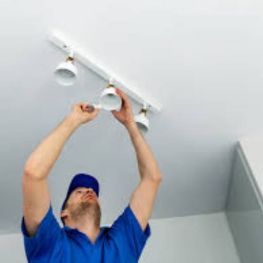 Conserto de luminária  por PF Marido de Aluguel