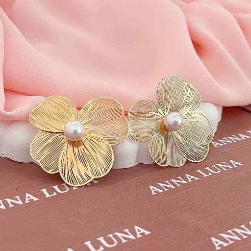 Brincos Banhados a Ouro 18k - Elegância e Qualidade em Mirassol, SP por Anna Luna Semijoias e Acessórios