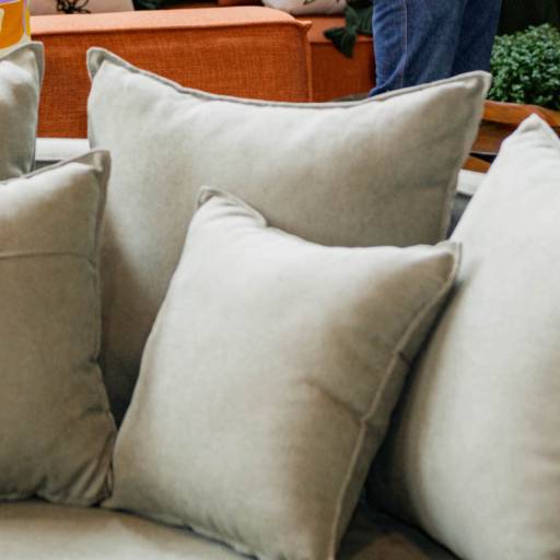 Almofadas Decorativas - Conforto e Estilo para Seu Lar em Ninho Verde II Eco Residence, SP em Ninho Verde II Eco Residence, SP por Decor Max Casa