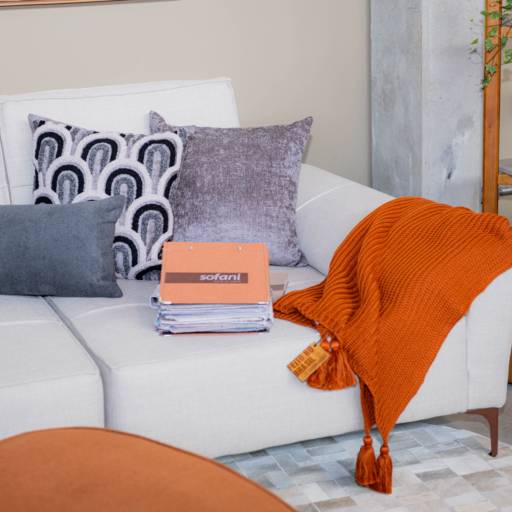 Almofadas Decorativas - Conforto e Estilo para Seu Lar em Ninho Verde II Eco Residence, SP em Ninho Verde II Eco Residence, SP por Decor Max Casa