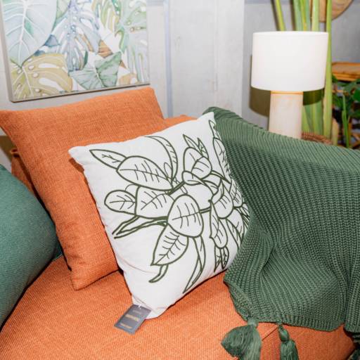 Almofadas Decorativas - Conforto e Estilo para Seu Lar em Ninho Verde II Eco Residence, SP em Ninho Verde II Eco Residence, SP por Decor Max Casa