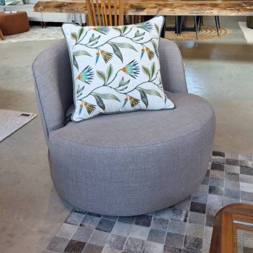 Poltronas de Alta Qualidade – Conforto e Sofisticação em Ninho Verde II Eco Residence, SP em Ninho Verde II Eco Residence, SP por Decor Max Casa