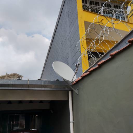 Antena Parabólica banda Ku StarOne C2 70w instalada para dois pontos com receptores Century MidiaBox B7 no bairro Teles de Menezes em Santo André em 14/02/2025