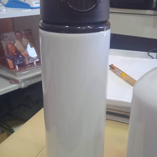 Garrafas Metálicas Personalizadas – Exclusividade e Estilo em São Paulo, SP em São Paulo, SP por Papelaria e Presente Safari