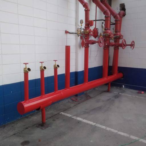 Instalação de uma bomba da caixa d'água  No tenda de ITU por JMS Construção e Reforma