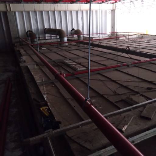 Instalação de uma bomba da caixa d'água  No tenda de ITU por JMS Construção e Reforma