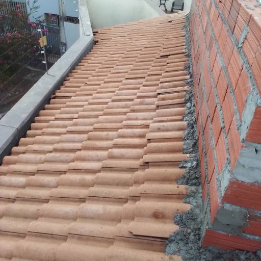 Lavagem de Telhado - Edifício Tom Jobim – Conservação e Estética com Segurança – Ferraz de Vasconcelos, SP por InovaVertical