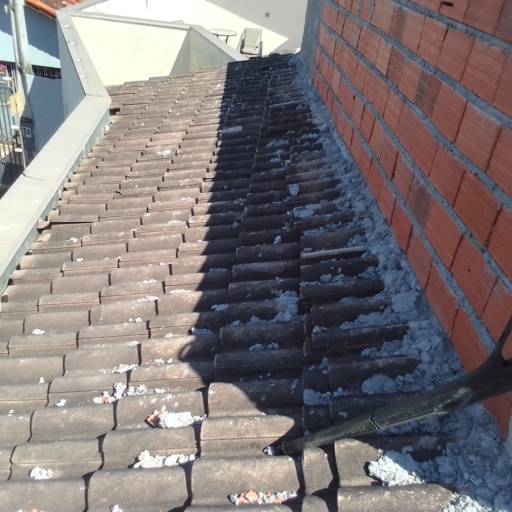 Lavagem de Telhado - Edifício Tom Jobim – Conservação e Estética com Segurança – Ferraz de Vasconcelos, SP por InovaVertical