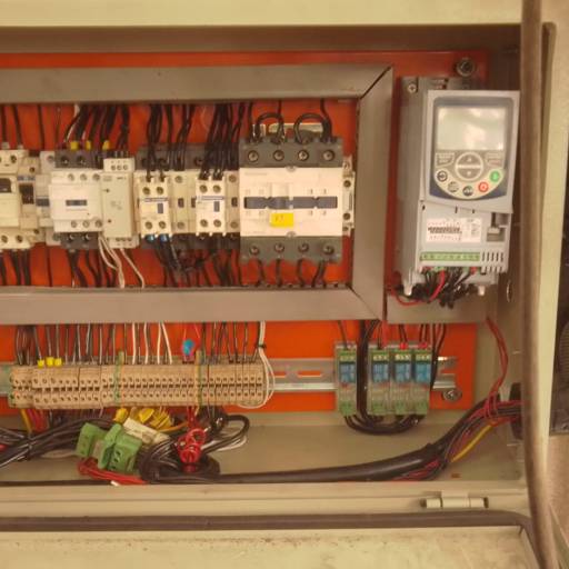 Montagem de Painel de Comando – Automação Eficiente e Segura – Suzano, SP por ALMI Manutenção Industrial