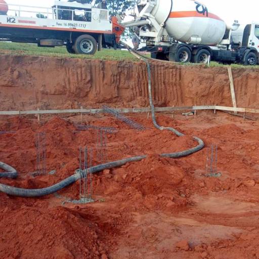 Obra em Andamento: Instalação da Obra e Fundação – Casas Riviera por Casas Riviera 