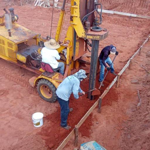 Obra em Andamento: Instalação da Obra e Fundação – Casas Riviera por Casas Riviera 