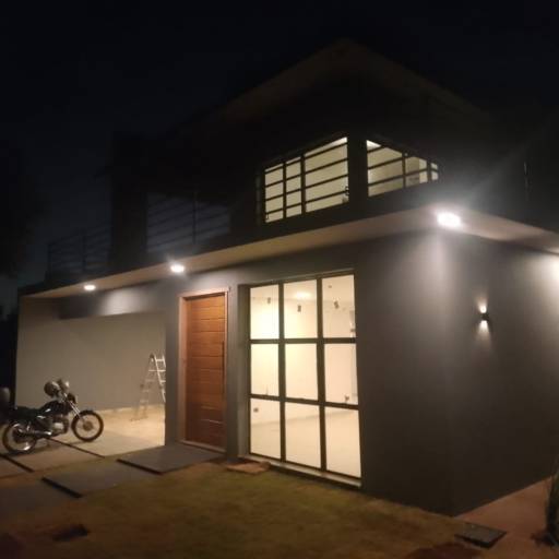 Instalação da Iluminação – Casas Riviera, Riviera de Santa Cristina XIII, SP por Casas Riviera 