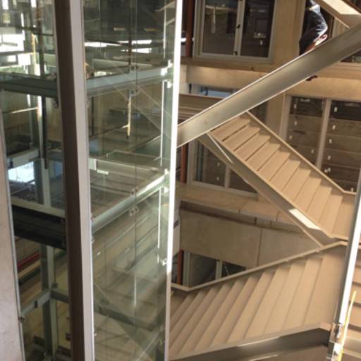 Escada Metálica – Funcionalidade, Estilo e Segurança em Lençóis Paulista, SP