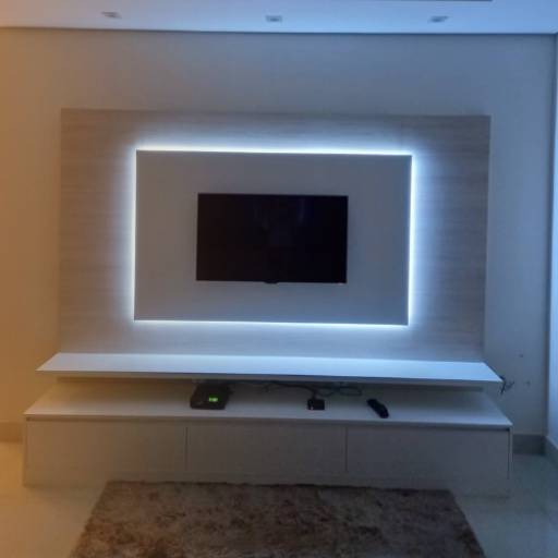 Painel de TV planejado  por Marcenaria Gama 