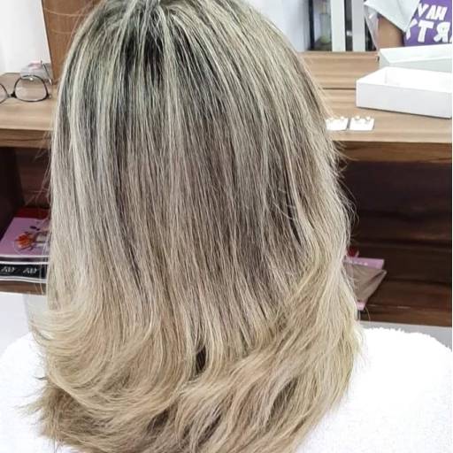 Especialista em O Liso Ideal – Especialista em Loiros na Touca por Studio Rosa Martins - Salão de Beleza em Avaré