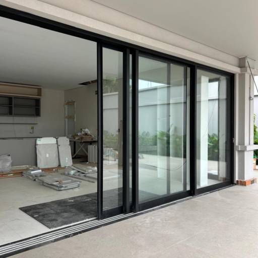 Porta de Correr de Alumínio Preto Fosco em Lençóis Paulista, SP