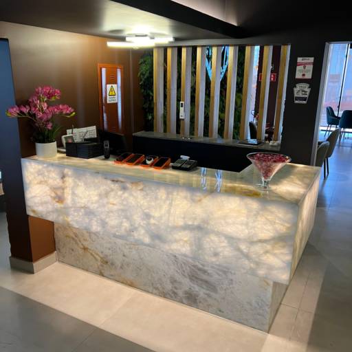 Bancadas de Recepção em Pedra com Design Sofisticado – Piracicaba, SP por Piramarmores - Marmoraria Piracicaba Bancadas de Recepção em Pedra com Design Sofisticado – Piracicaba, SP por Piramarmores - Marmoraria Piracicaba