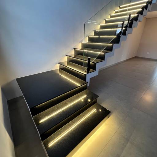 Escadas em Pedra com Acabamento de Alto Padrão – Piracicaba, SP por Piramarmores - Marmoraria Piracicaba Escadas em Pedra com Acabamento de Alto Padrão – Piracicaba, SP por Piramarmores - Marmoraria Piracicaba