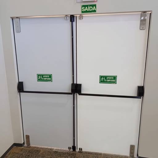 Obra no Banco Creditag  por Top Vidros