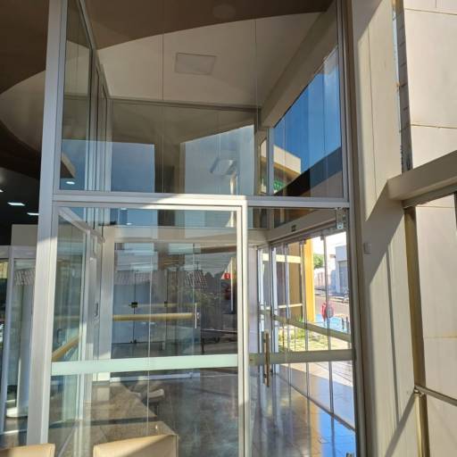 Obra no Banco Creditag  por Top Vidros