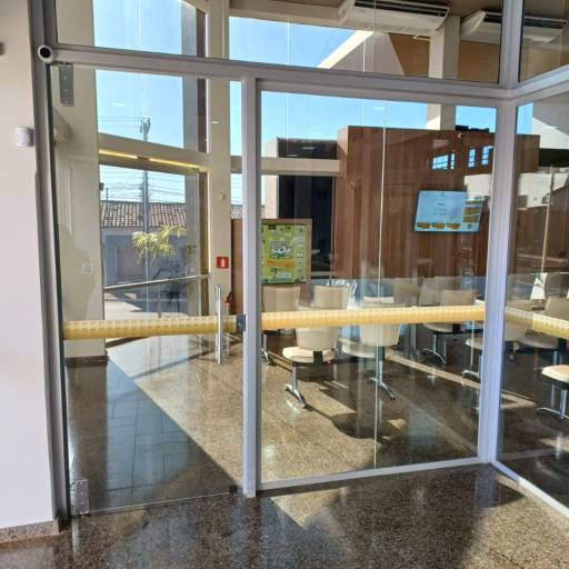 Obra no Banco Creditag  por Top Vidros